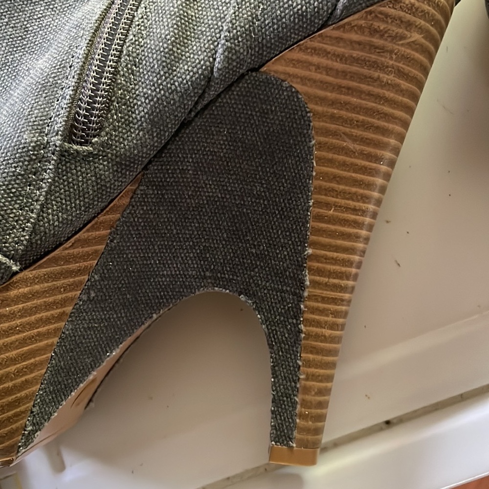 Shoes - Picture 8 of 8